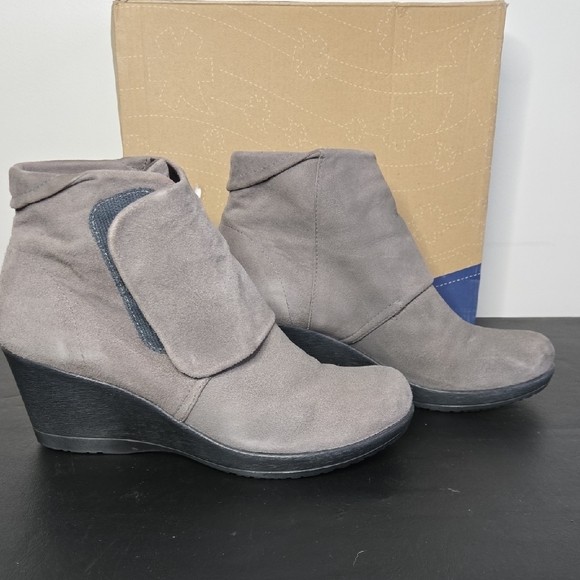 Dansko Women's Charcoal Wedge Ankle Boots - Picture 5 of 10